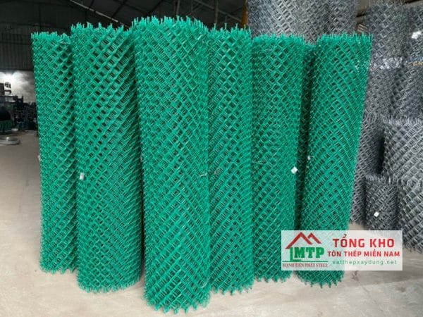 Lưới B30 bọc kẽm chống ăn mòn hiệu quả nhờ lớp nhựa PVC bọc bên ngoài, giá lưới rào B30 bọc nhựa khá đắt