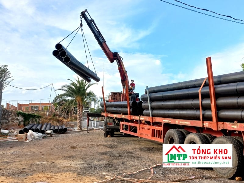 Mạnh Tiến Phát hỗ trợ vận chuyển thép đến tận công trình