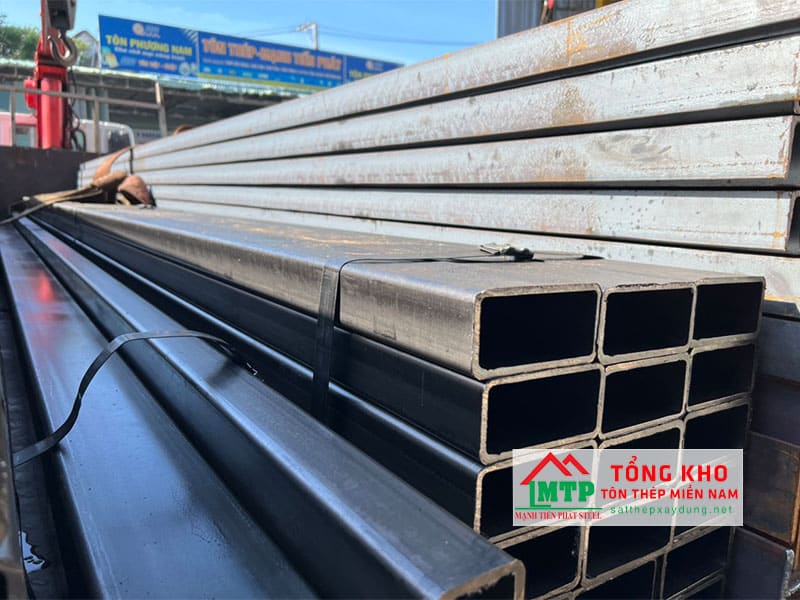 Sắt thép 13x26 có cấu tạo hình hộp chữ nhật, dễ gia công cắt uốn