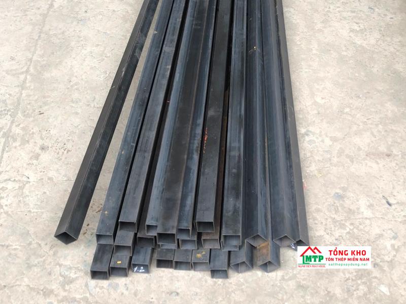 Thép hộp 30x30 kích thước nhỏ nhưng vẫn đủ khả năng chịu lực cho các ứng dụng trang trí