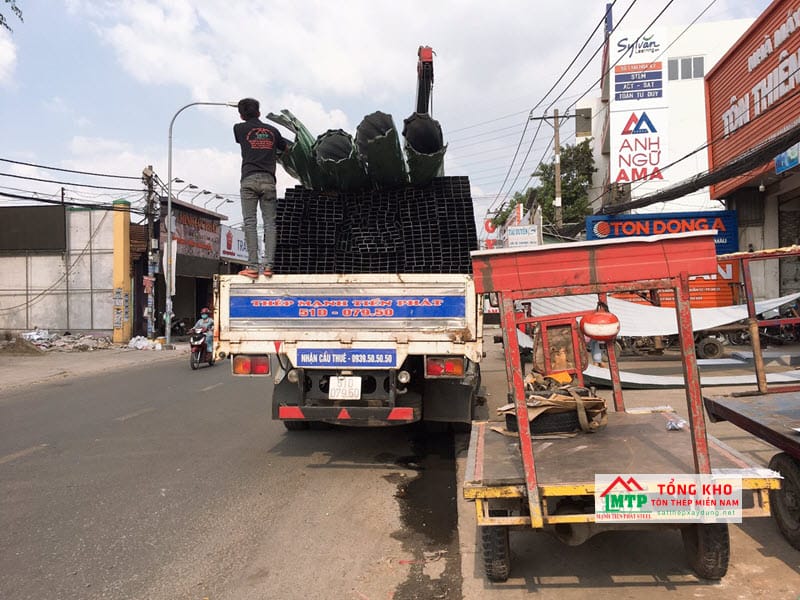 Mua mái tôn lợp cổng chính hãng, giá ưu đãi tại Tôn Thép MTP