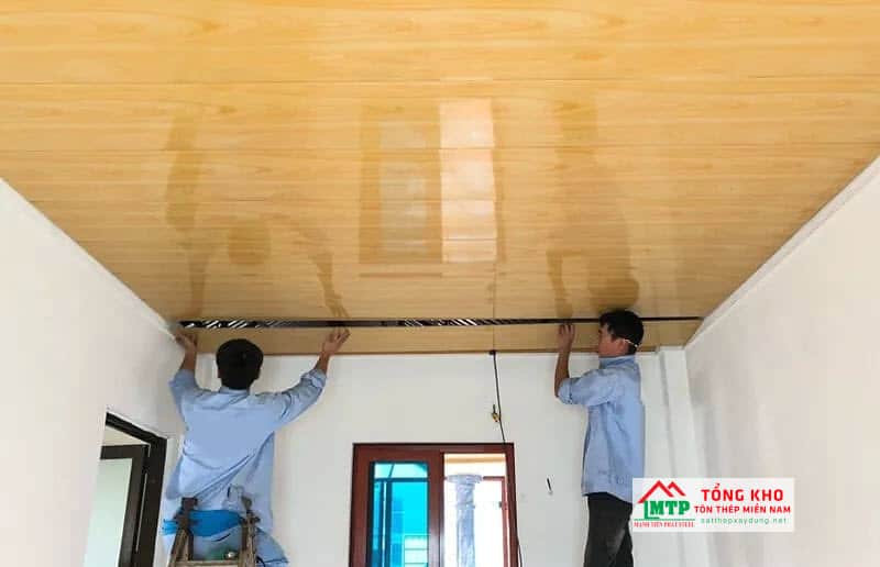 Ứng dụng trần panel tôn xốp