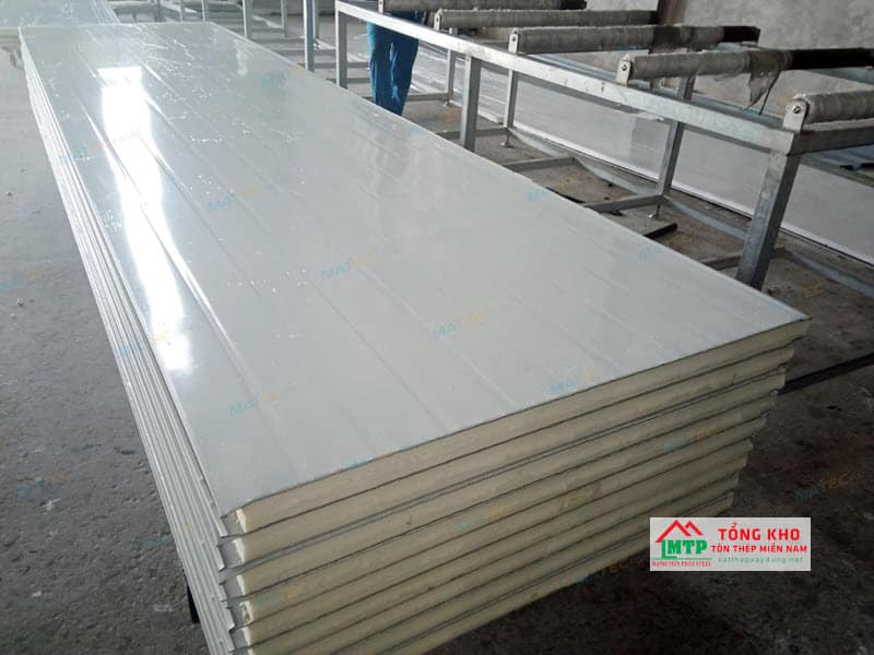 Ưu điểm của tấm panel tôn xốp