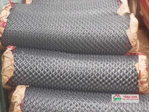 Lưới B40 phải được sản xuất từ thép carbon, bề mặt mạ kẽm đồng đều, sáng bóng