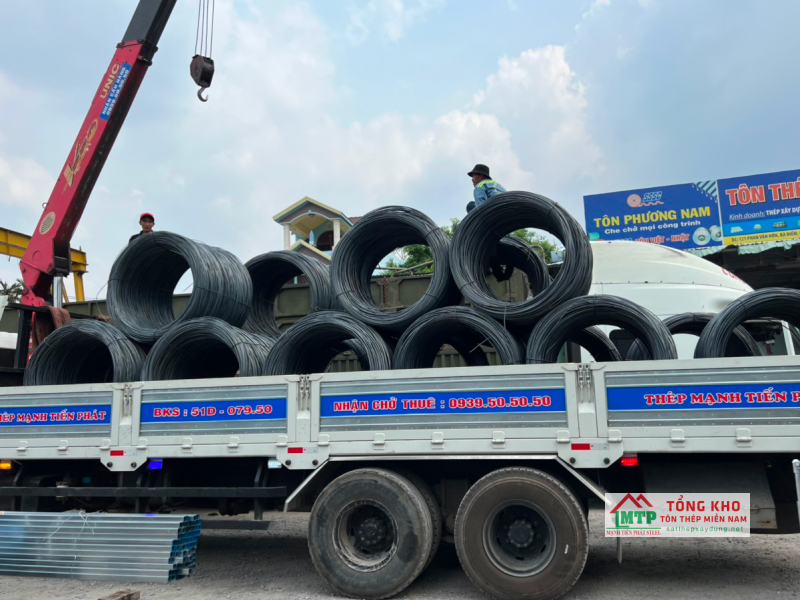 Nên sử dụng xe tải chuyên dụng để vận chuyển thép Đông Á