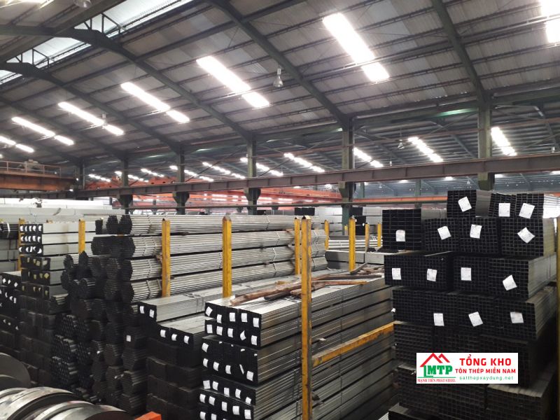 Bảo quản thép Nam Hưng trong kho nơi khô ráo, sắp xếp gọn gàng