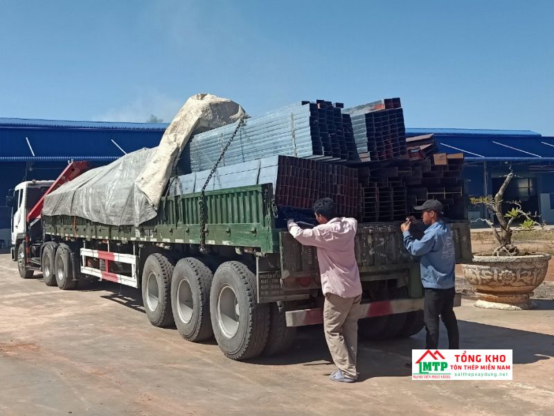 Nên tham khảo giá, mua số lượng lớn, thương lượng với bên bán để được giá tốt