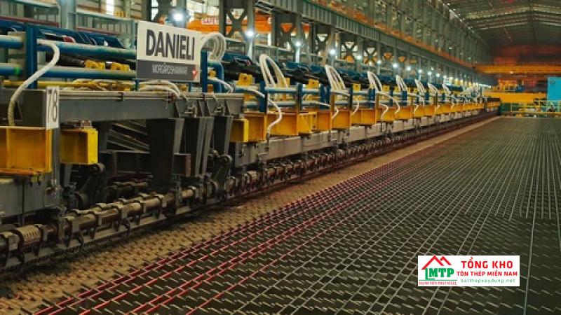 Dây chuyền sản xuất tại nhà máy thép Tungho