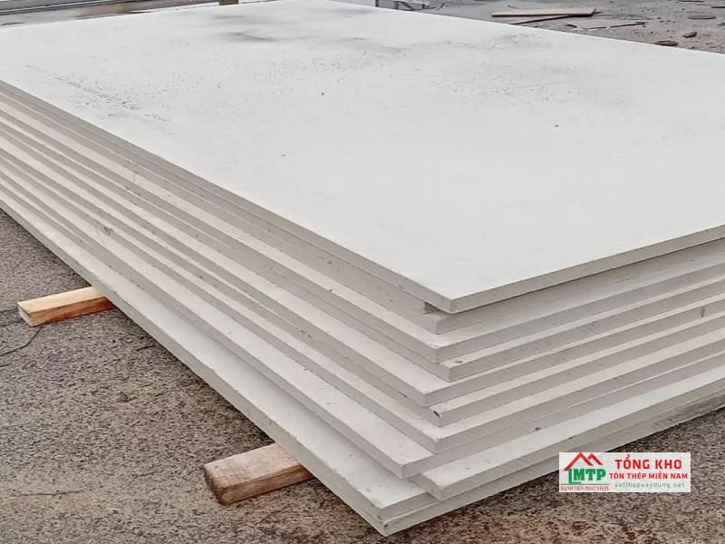 Tấm cemboard là tấm xi măng nhẹ, có kết cấu cứng cáp, chịu lực tốt