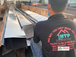 Chọn mua máng xối inox từ đại lý uy tín như Tôn Thép MTP để đảm bảo chất lượng khi sử dụng