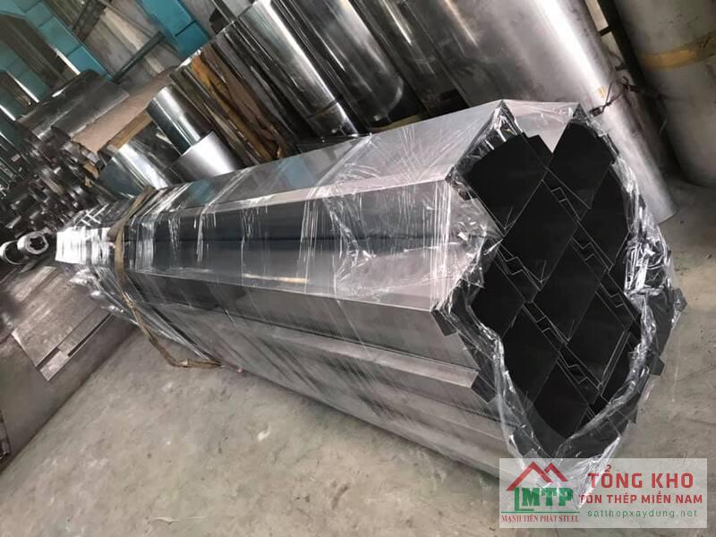 Giao máng xối inox 304 dày 1.0mm cho nhà phố mặt tiền đường Quang Trung, Quận Gò Vấp