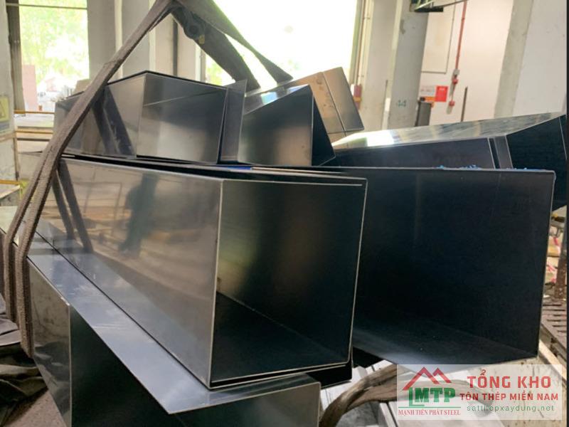 Cung cấp máng xối inox 201 cho nhà ở kết hợp kinh doanh đường Bình Thới