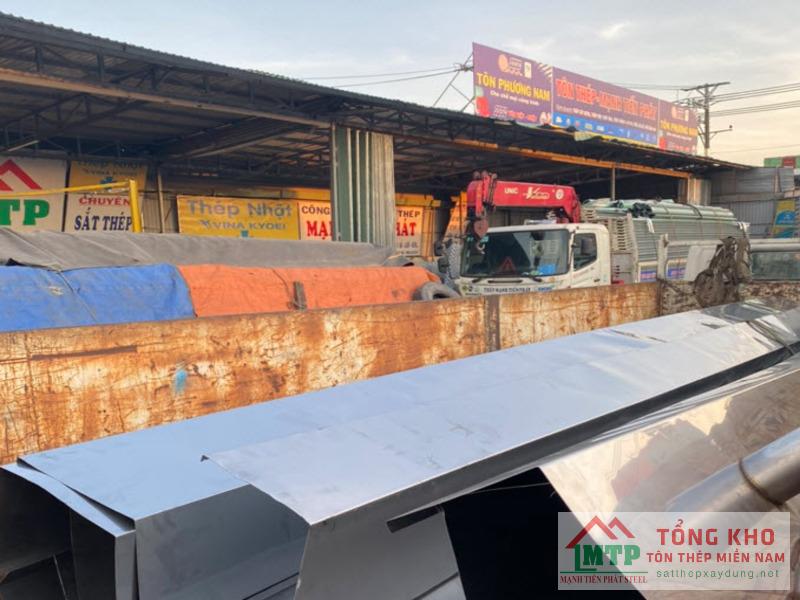 Giao máng xối inox 430 cho khu nhà trọ phường 14, Quận 11