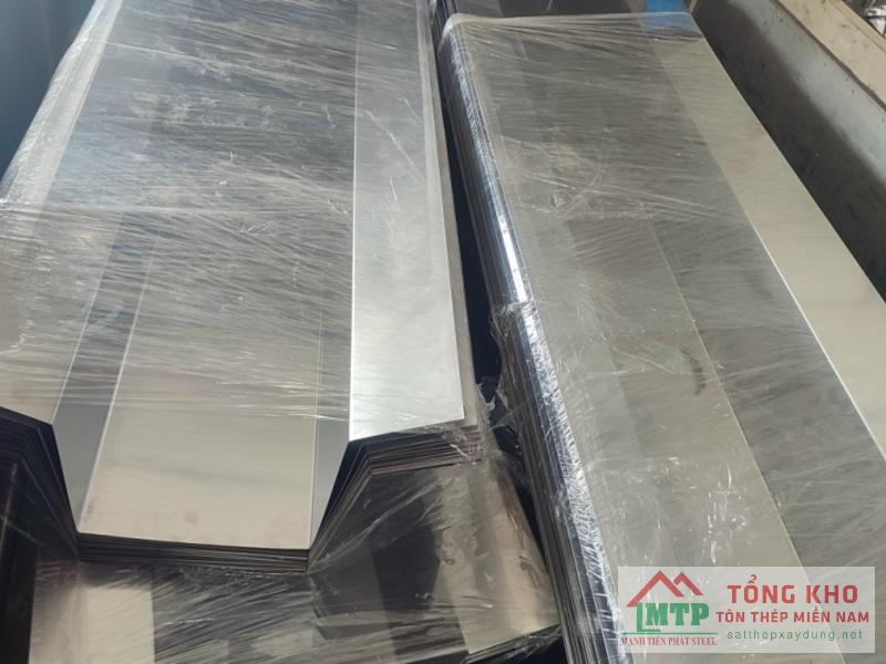 Giao máng xối inox 430 cho nhà xưởng nhỏ tại phường Đông Hưng Thuận, Quận 12