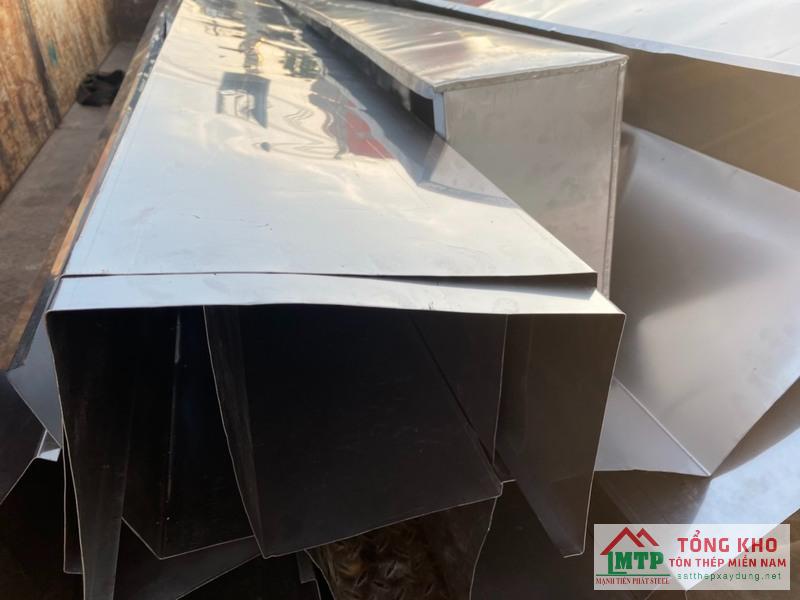 Giao máng xối inox 304 dày 1.0mm cho biệt thự Thảo Điền, Quận 2