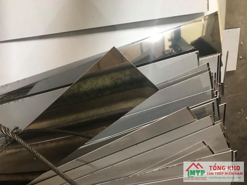 Vận chuyển máng xối inox 304 dày 1.2mm đến khách sạn mini khu Phạm Thế Hiển, Quận 8