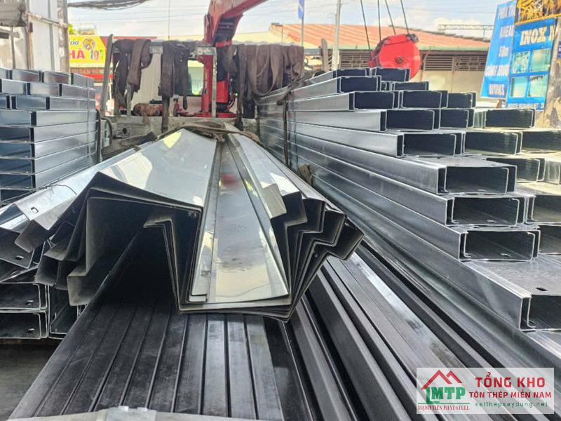 Cung cấp máng xối inox 201 dày 0.9mm cho công trình cải tạo nhà ở đường Tạ Quang Bửu, Quận 8