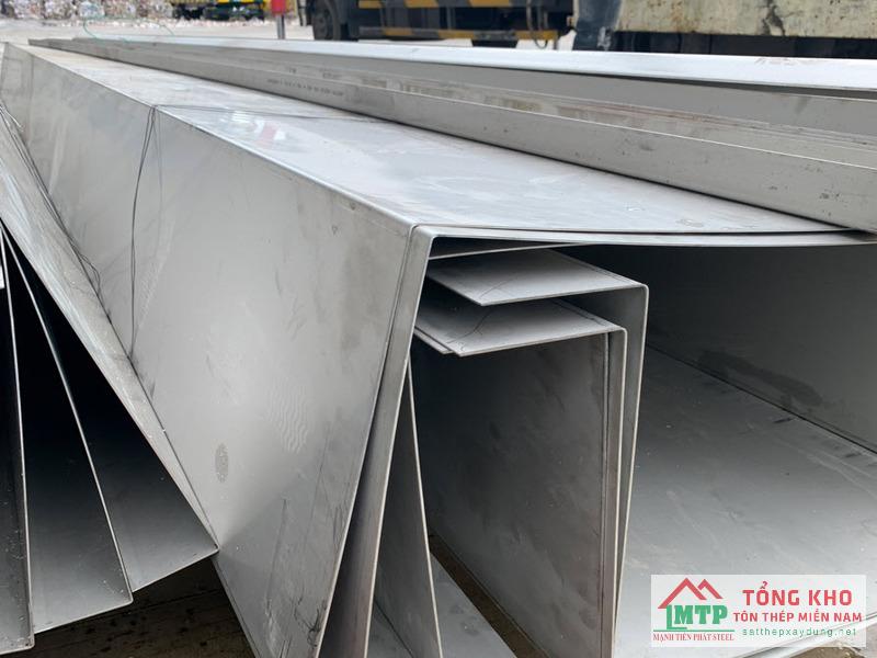 Giao máng xối inox 430 dày 1.0mm cho chung cư mini tại phường 5, Quận 8