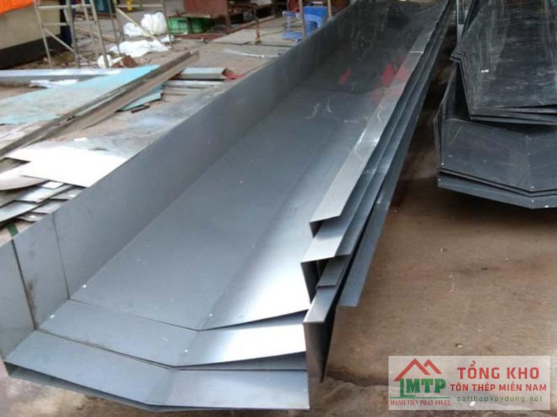 Cung cấp máng xối inox 201 cho khu nhà trọ công nhân tại phường Bình Trị Đông B