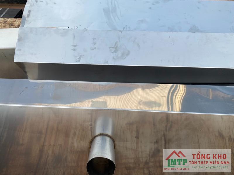 Vận chuyển máng xối inox 304 cho kho xưởng nhỏ khu vực Trường Chinh, Quận Tân Bình
