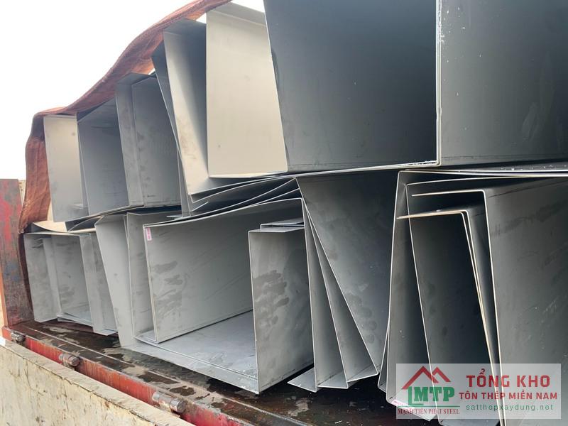 Hoàn thiện đơn hàng máng xối inox cho cơ sở sản xuất tại huyện Tịnh Biên