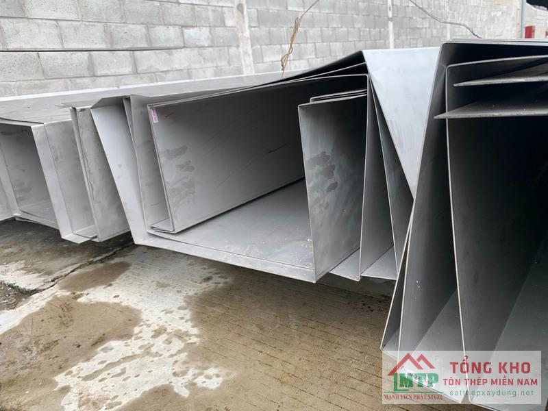 Hoàn thiện đơn hàng máng xối inox cho cơ sở sản xuất tại huyện Phong Điền