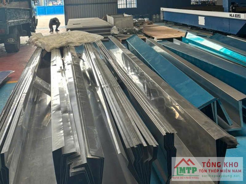 Giao máng xối inox 304 cho nhà phố tại TP. Buôn Ma Thuột