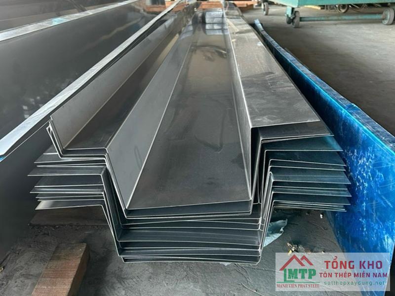 Giao máng xối inox 304 cho nhà xưởng khu vực Trần Đại Nghĩa