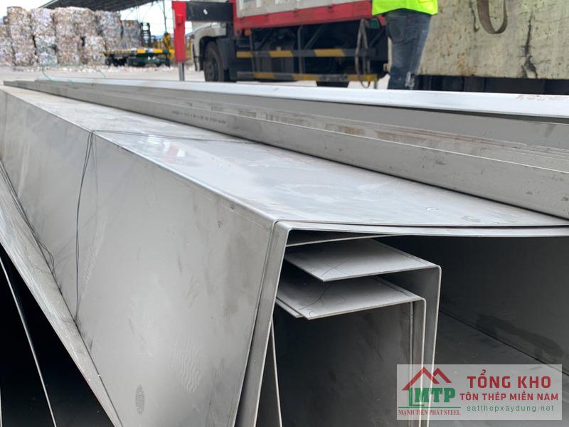 Vận chuyển máng xối inox cho kho thủy sản tại huyện An Biên