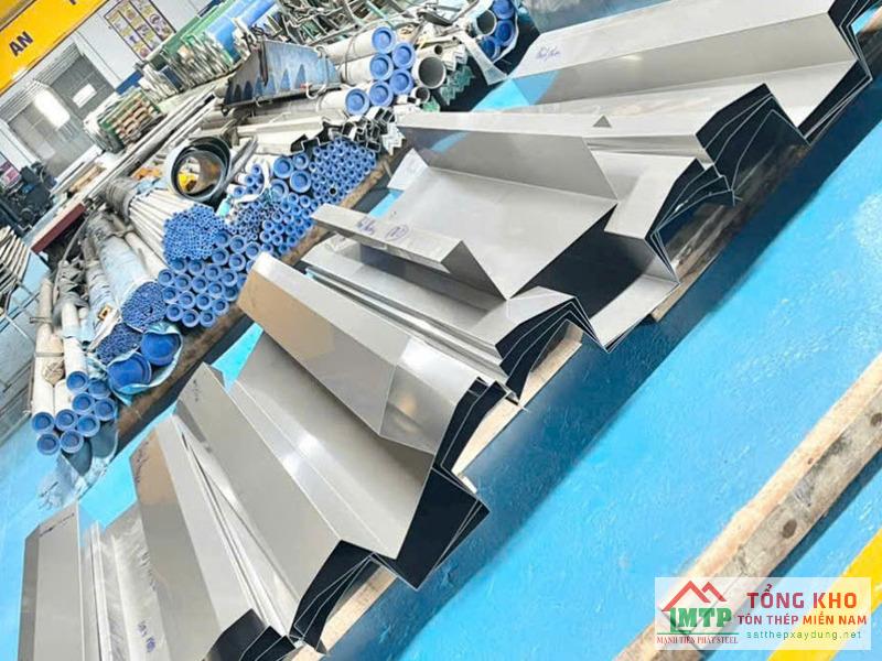 Giao máng xối inox 430 dày 1.0mm cho công trình dân dụng khu Châu Văn Liêm