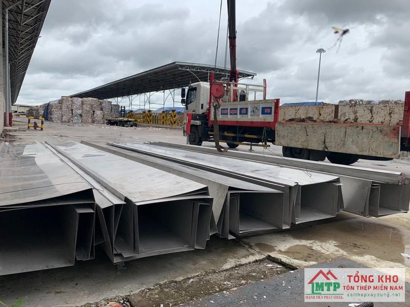 Giao máng xối inox 304 dày 1.0mm cho nhà phố đường Xa Lộ Hà Nội, Quận 9