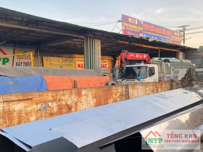 Giao máng xối inox 304 cho nhà xưởng chế biến nông sản tại khu vực Cai Lậy, Tiền Giang