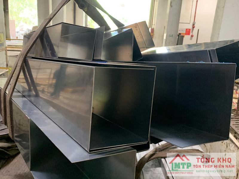 Vận chuyển máng xối inox 201 cho nhà vườn tại huyện Châu Thành, Tiền Giang