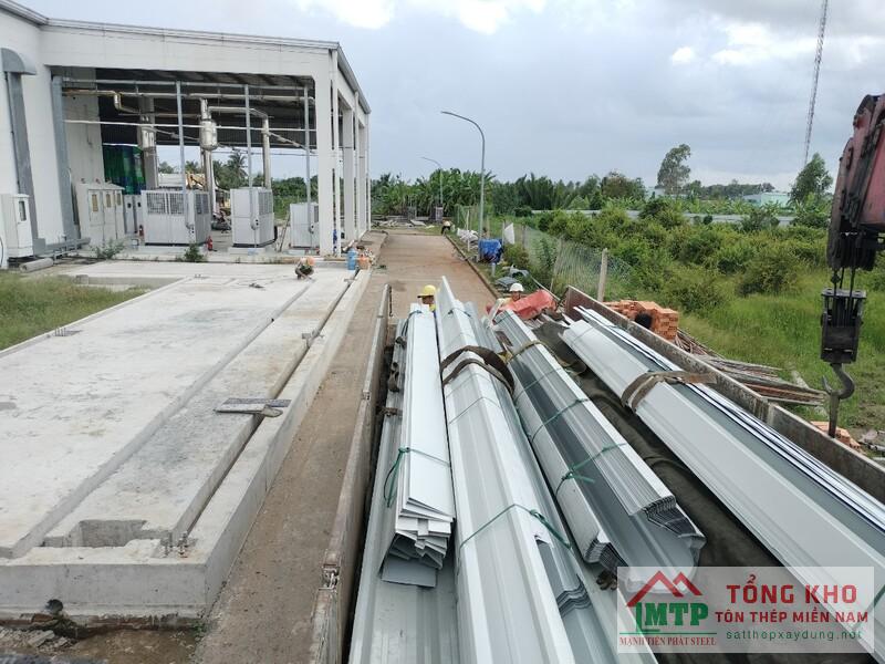 Vận chuyển máng xối inox 201 cho công trình cải tạo nhà ở phường Linh Trung