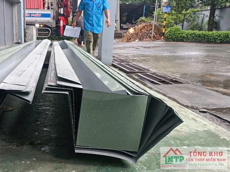 Giao máng xối inox 304 cho nhà xưởng sản xuất tại xã Tân Phú Trung