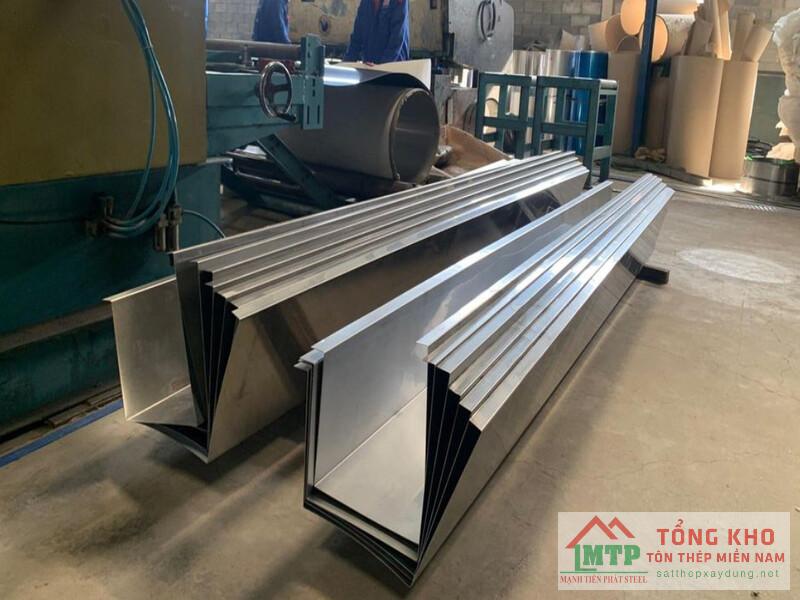 Giao máng xối inox 430 cho chung cư mini phường 14, Quận 10