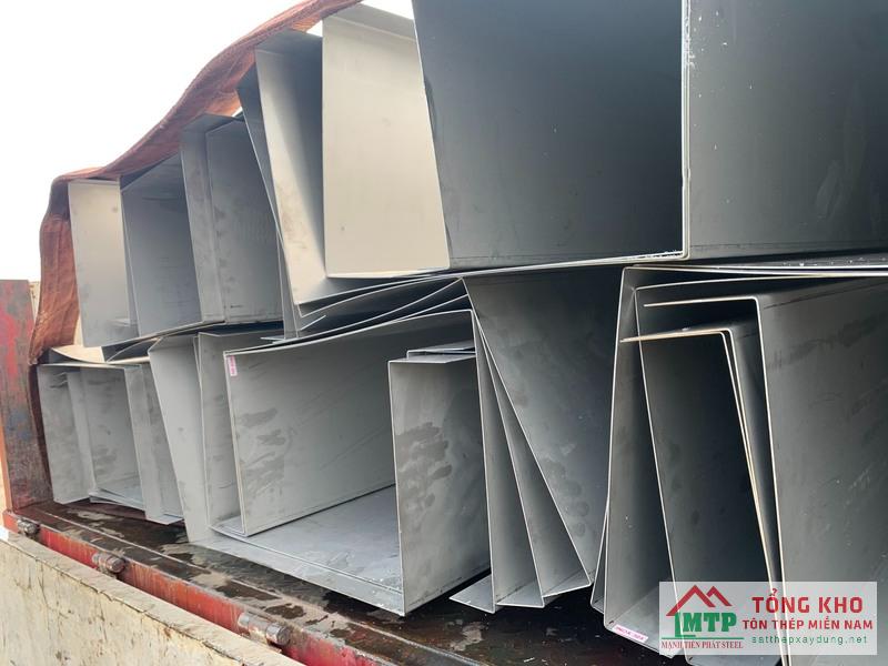 Giao máng xối inox 304 dày 1.0mm cho nhà phố đường Nguyễn Thị Thập, Quận 7