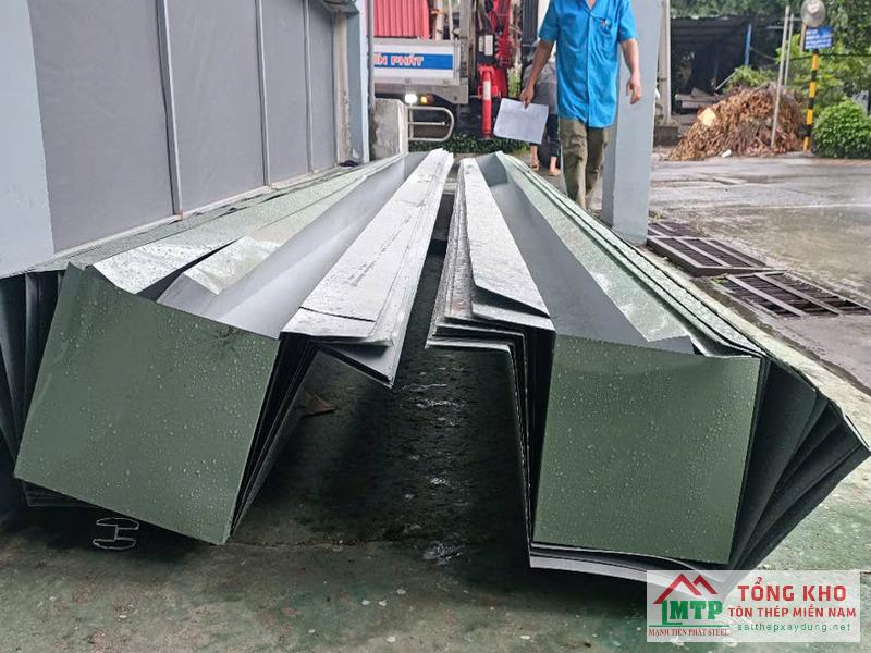 Giao máng xối inox 430 dày 1.0mm cho chung cư mini khu Tân Phong, Quận 7