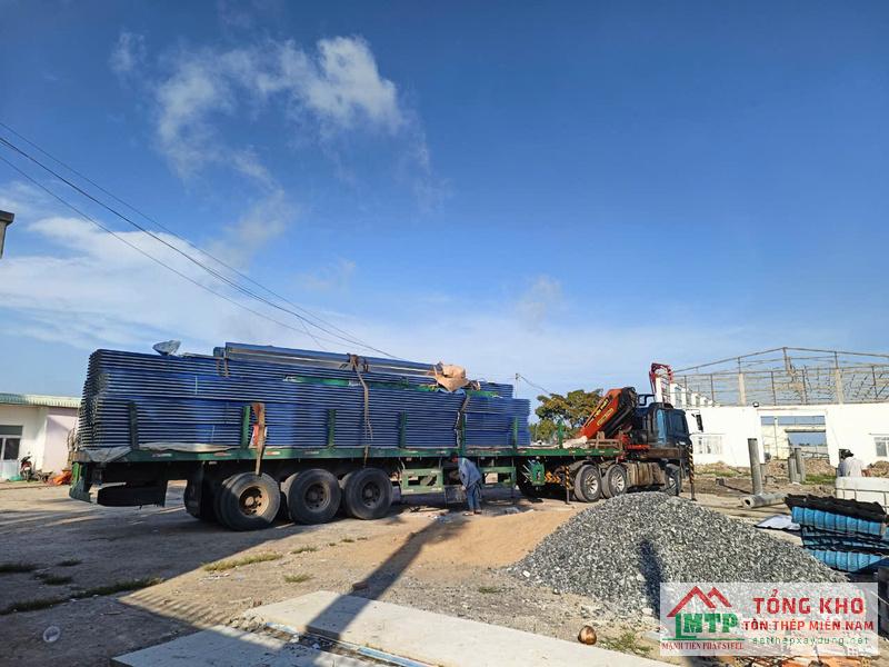 Vận chuyển máng xối inox 304 dày 1.2mm đến khách sạn mini phường 10