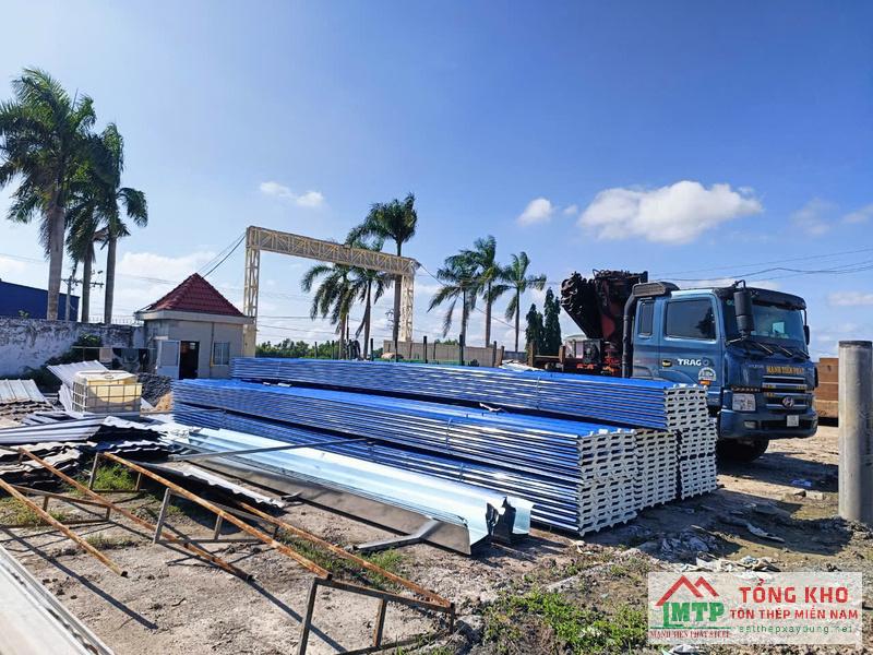 Vận chuyển máng xối inox 304 dày 1.2mm đến chung cư mini phường 6, Quận 4