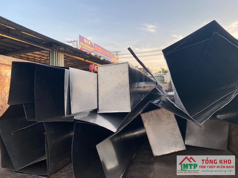 Cung cấp máng xối inox 201 dày 0.9mm cho công trình cải tạo nhà ở đường Tôn Đản