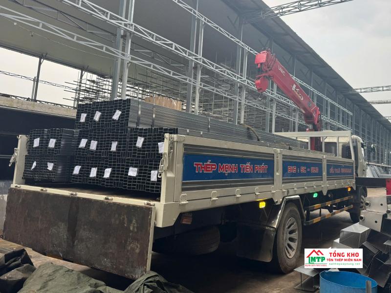 Tôn Thép MTP cung ứng 10 tấn thép hộp Đức Việt đến dự án nhà xưởng trong khu Công Nghiệp Long Hậu