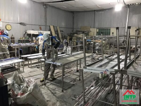 Thép ống Đức Việt đóng khung bàn ghế