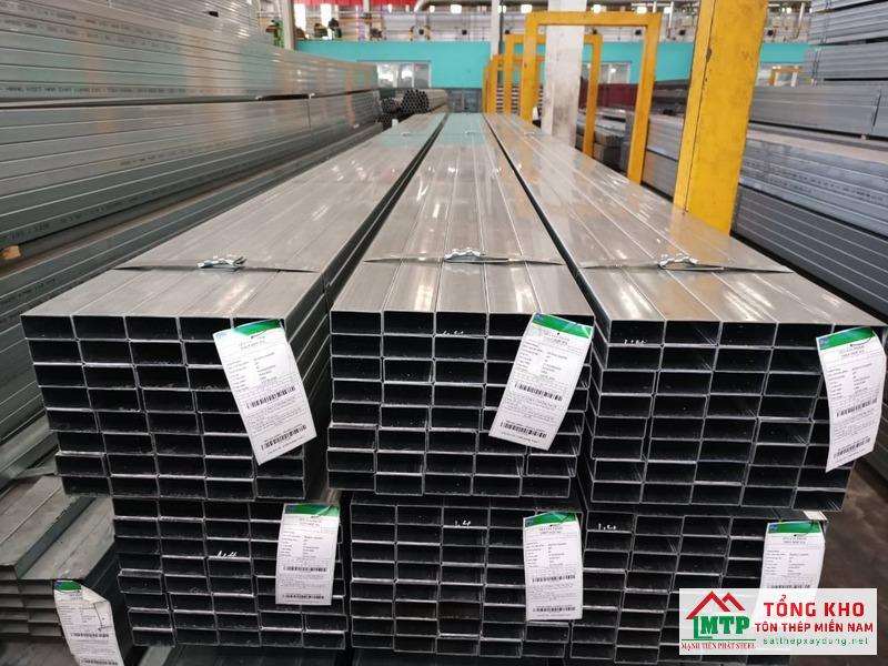 Sản phẩm sắt hộp 100x300 với tem nhãn rõ ràng