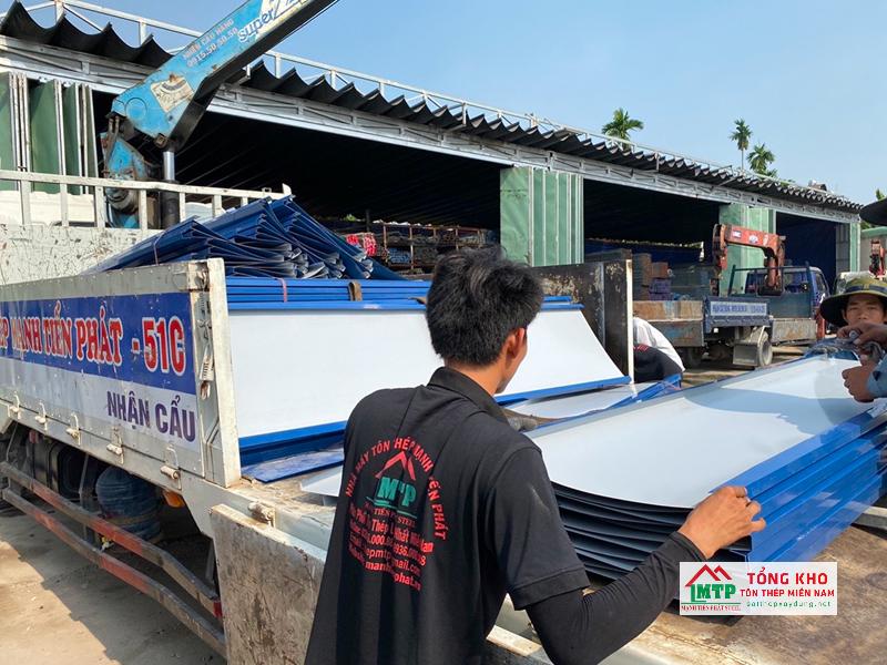 Địa chỉ bán giá đỡ máng xối tôn và các phụ kiện tôn giá tốt, kích thước chuẩn theo yêu cầu