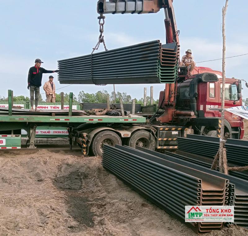 Tôn Thép Mạnh Tiến Phát cung cấp cừ larsen giá tốt, hàng đa quy cách, giao nhanh hỗ trợ bốc xếp tận nơi