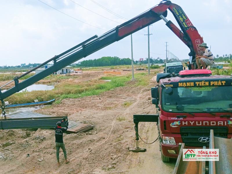Tôn Thép Mạnh Tiến Phát nhận ép cừ larsen có máy móc chuyên dụng, báo giá minh bạch