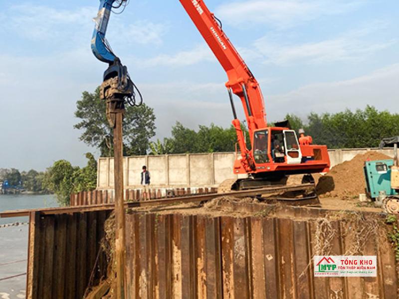 Phí nhổ ép cừ larsen thường sẽ có chênh lệch tùy hạng mục