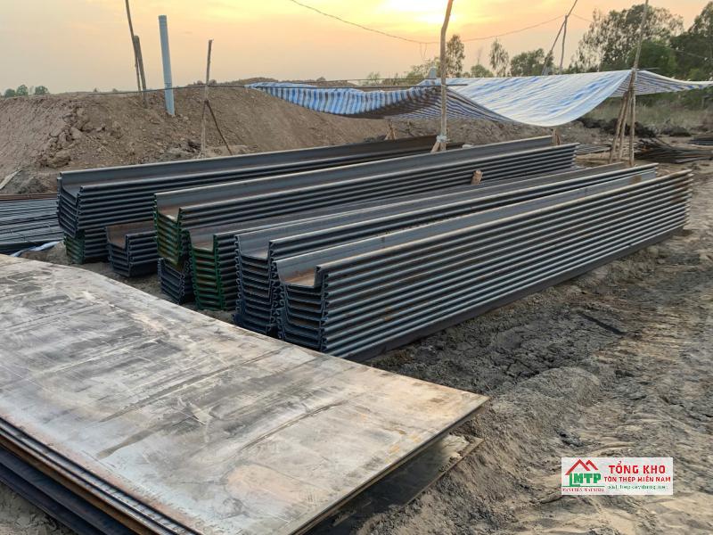 Thuê cừ larsen giúp giảm chi phí đầu tư ban đầu, phù hợp công trình thi công thời gian ngắn, không phải tốn chi phí kho bãi