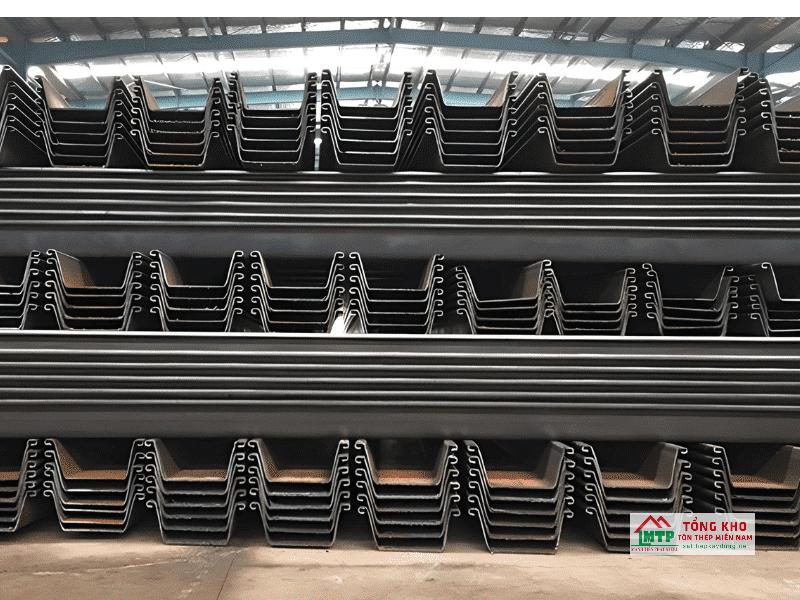 Thiết kế cừ thép larsen giúp tạo thành vách chắn đất chắc chắn, dễ thi công và có thể tái sử dụng tiết kiệm chi phí